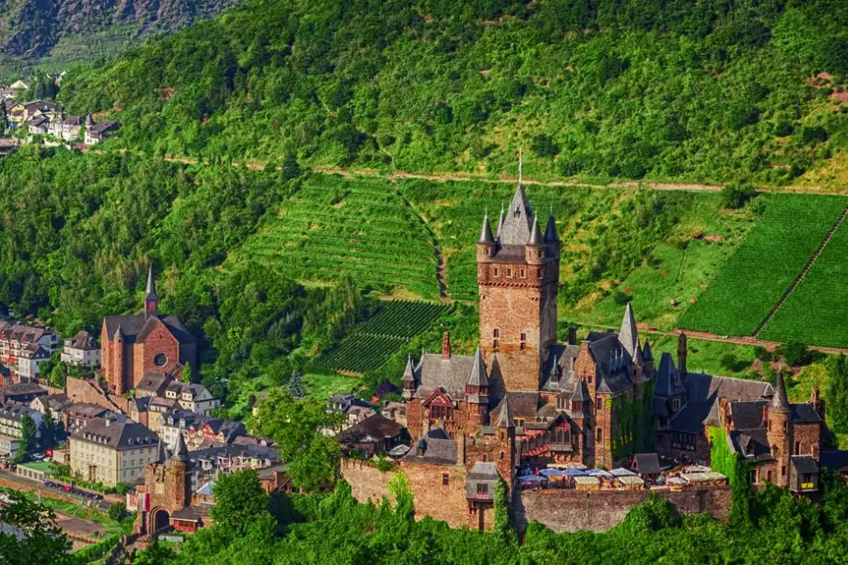 AN EXCEPTIONAL CRUISE THROUGH THE FAIRYTALE-LIKE LANDSCAPES ON THE MOSELLE AND THE ROMANTIC RHINE
